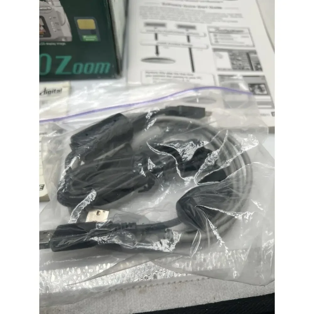 Fujifilm FinePix 2800 Zoom 2.0MP Digital Camera 6x Optical Zoom Parts Only